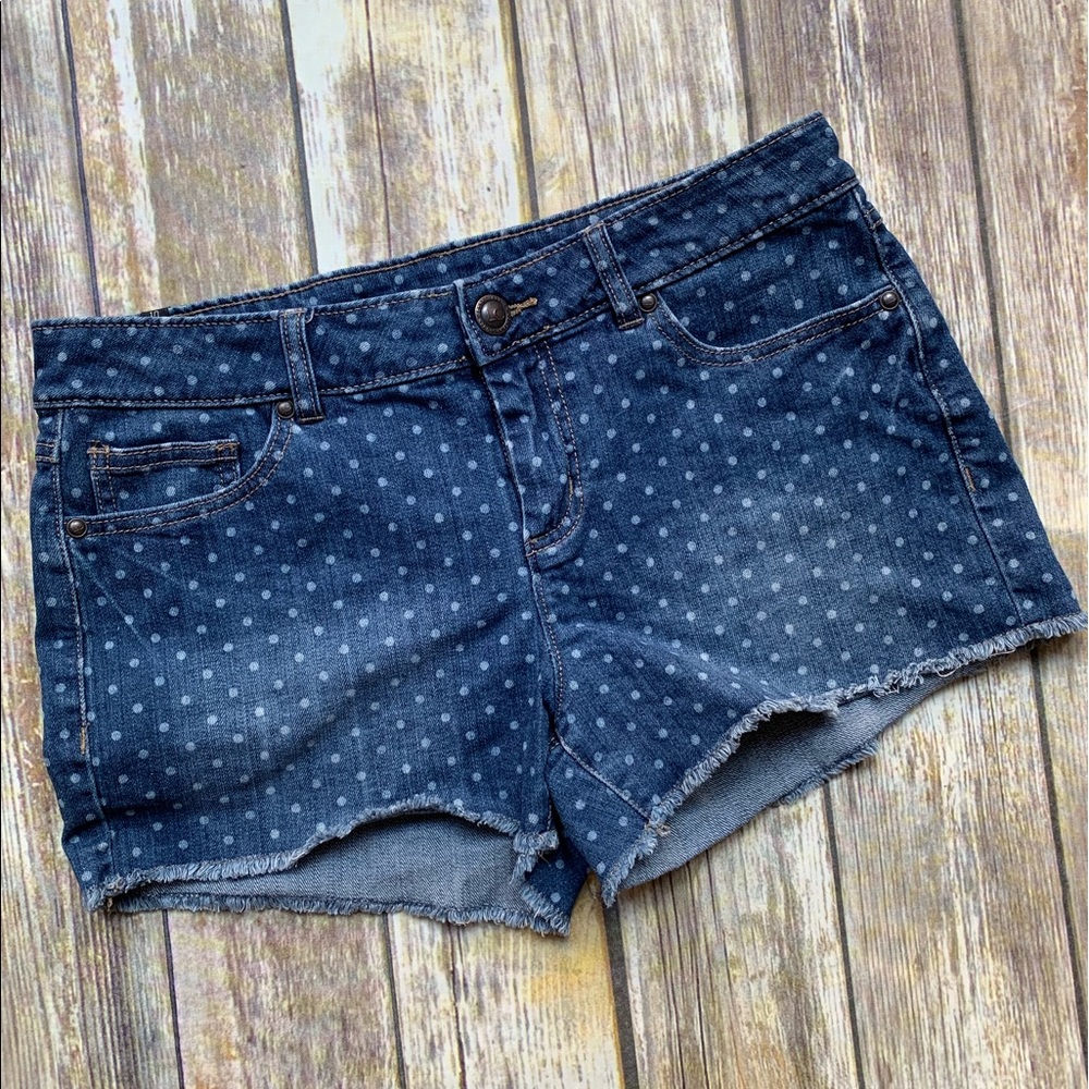 Polka dot denim fray stretch shorts mid-rise